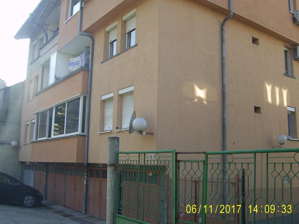 Studio Pleven Center Apartment Luaran gambar